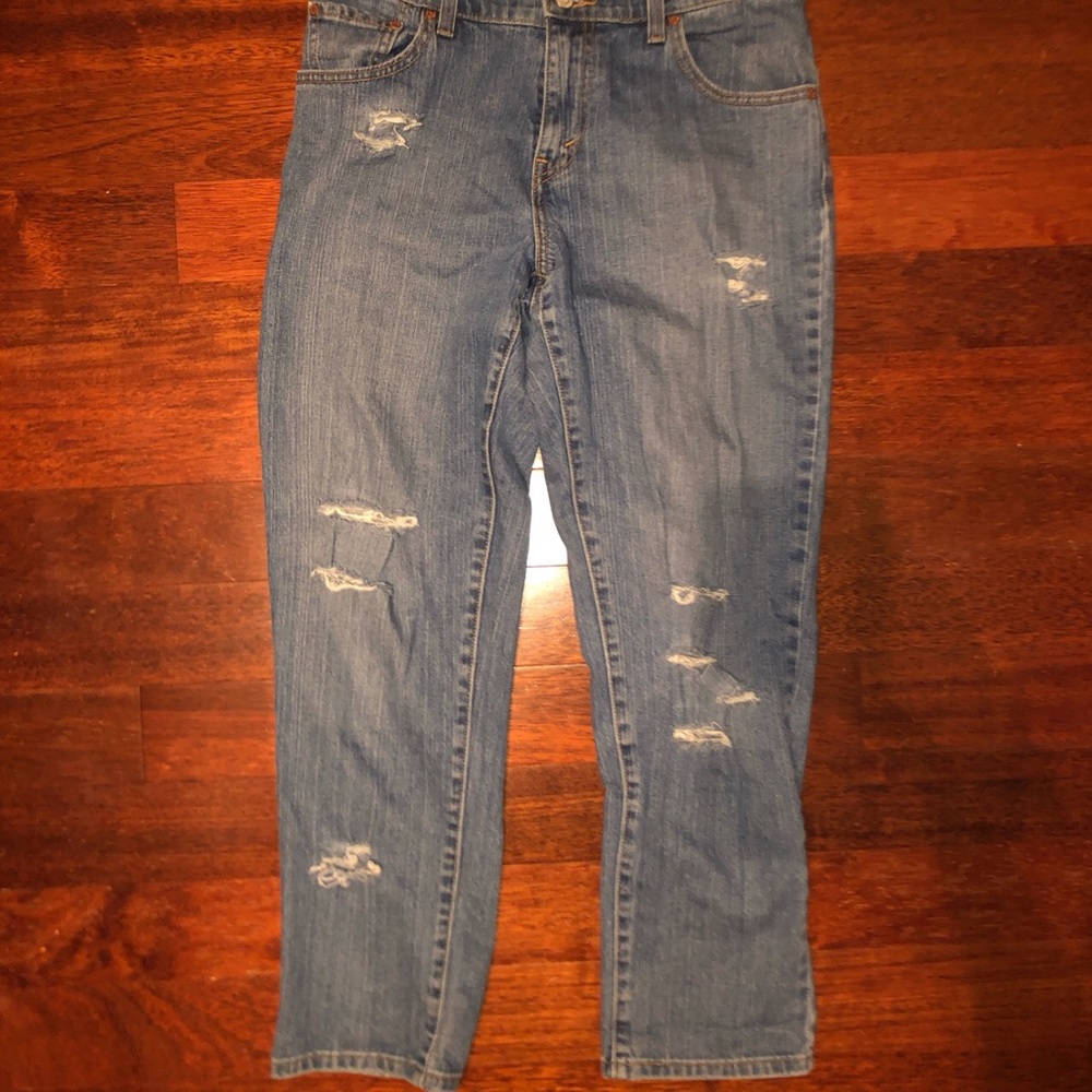 Cropped Distressed Levi’s - Picture 6 of 7